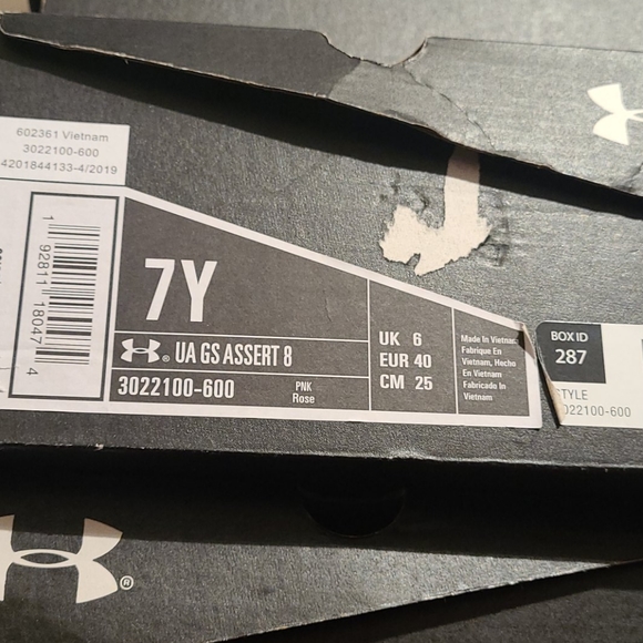 NWT Youth Under Armour Running Shoes - Picture 7 of 7